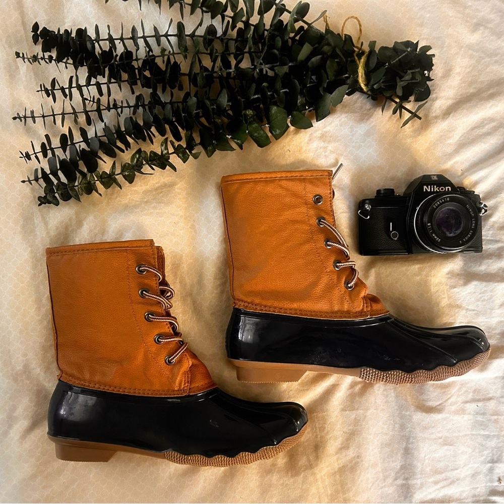 Blue Suede Shoes Duck Boots Brown & Navy Women’s 8 Waterproof